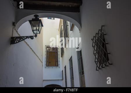 Arcades de la chaleur de la journée en ciudd Séville, Espagne Banque D'Images