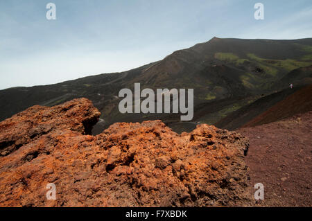 Une éruption majeure en 2001 a laissé cette lave sur le cratère et la plupart volcan actif d'Europe, le mont Etna en Sicile. Banque D'Images