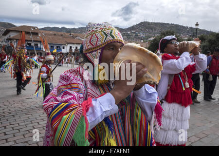 Les membres des associations participant à la fête de Qoyllur Riti, assister au lancement officiel de la célébration en Cuzco Banque D'Images