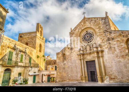 La cathédrale médiévale dans le centre historique d'Otrante, ville côtière de Greek-Messapian origines en Italie Banque D'Images