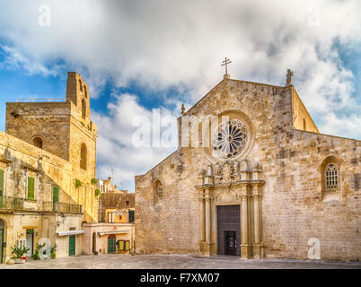 La cathédrale médiévale dans le centre historique d'Otrante, ville côtière de Greek-Messapian origines en Italie Banque D'Images