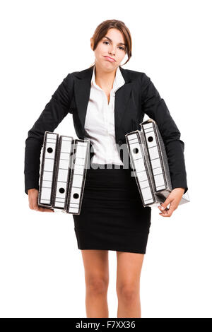 Belle femme d'affaires fatigué du travail et la réalisation de nombreux dossiers sur les mains, isolé sur fond blanc Banque D'Images