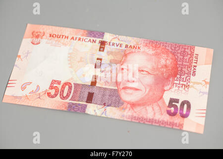 Cinquante Rand Sud Africain sur fond gris Banque D'Images