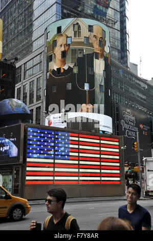 Grant Wood painting American Gothic apparaît sur un affichage numérique dans le New York Times Square au cours de l'art partout. Banque D'Images