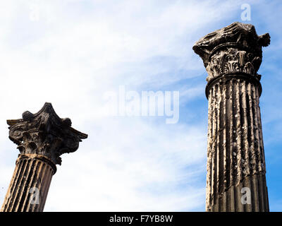 Ruine de l'ancienne colonnes corinthiennes à Villa Adriana, la Villa d'Hadrien, près de Tivol - Rome, Italie Banque D'Images