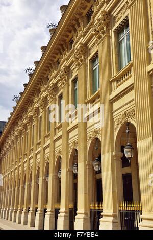 Façade du Palais Royal, l'ancien palais de la ville, la cour constitutionnelle, Paris, Ile de France, France Banque D'Images