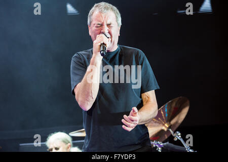 L'O2, North Greenwich, London, UK, 3 décembre 2015, Deep Purple à l'O2 Arena, Londres, Ian Gillan, Deep Purple sur leur tournée mondiale 2015, Crédit : Richard Soans/Alamy Live News' Banque D'Images