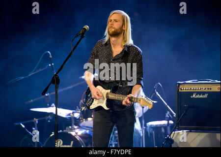 De Belchatow, en Pologne. 3 Décembre, 2015. Luc Oldfield joue avec GypsyFingers au cours de la bande 'Service. Soyez vous-même ! Pologne - Tour 2015". Credit : Marcin Rozpedowski/Alamy Live News Banque D'Images