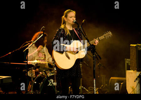 De Belchatow, en Pologne. 3 Décembre, 2015. Victoria Coghlan effectue avec GypsyFingers au cours de la 'Service. Soyez vous-même ! Pologne - Tour 2015". Credit : Marcin Rozpedowski/Alamy Live News Banque D'Images