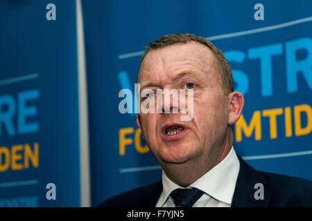 Copenhague, Danemark, 3 décembre, 2015. PM Danois Lars Loekke Rasmussen, rencontre, les membres du parti et la presse à Christiansborg où il reconnaît avoir perdu le référendum de l'Union européenne. 46 % ont voté "oui" et 53 % "non". Credit : OJPHOTOS/Alamy Live News Banque D'Images