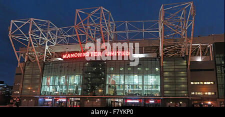 Old Trafford,Accueil,de MUFC Manchester United, au crépuscule, en Angleterre,UK (est) Banque D'Images