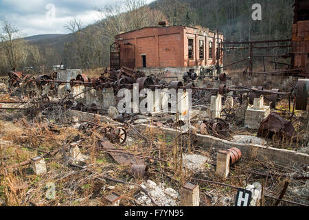 Cass, West Virginia - Les ruines de la Virginie de l'Ouest l'entreprise de pâtes et papiers, usine de bois d'aujourd'hui partie d'un state park. Banque D'Images