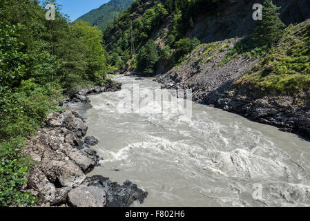 Rivière Enguri Patara dans Samegrelo-Zemo Svaneti, région, Géorgie Banque D'Images