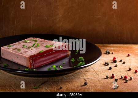 Le pâté de foie sur plaque de la viande de cerf et de porc Banque D'Images