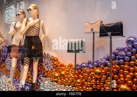 Boutique de luxe, Dior, fashion store dans la rue Parizska, vieille ville de Prague, République Tchèque Banque D'Images