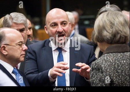 Bruxelles, Bxl, Belgique. 9Th Jul 2015. (L-R) Le ministre français de l'intérieur Bernard Cazeneuve, Luxembourg Le ministre de la sécurité intérieure, Etienne Schneider, et de l'Intérieur britannique Theresa mai pendant (conseil des ministres de l'intérieur JAI Justice et affaires intérieures) au siège du Conseil européen à Bruxelles, Belgique Le 04.12. Credit : ZUMA Press, Inc./Alamy Live News Banque D'Images
