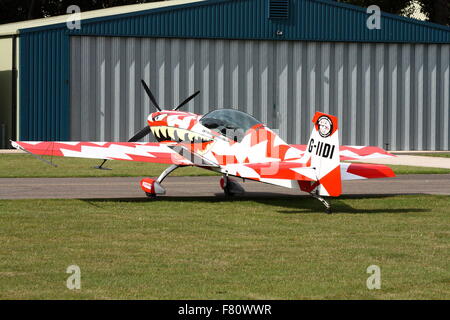 Avions militaires et civils d'époque se sont réunis à l'aéroport de Kemble pour le spectacle aérien annuel Banque D'Images