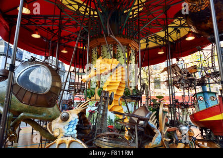 Bruxelles, Belgique. 3 Décembre, 2015. Carrousel Décorées pour Noël attendent peu de clients sur 3 Décembre 2015 à Bruxelles, Belgique. Les entreprises qui participent au marché de Noël recevoir cette année moins de clients en raison de la menace du terrorisme. Credit : Skyfish/Alamy Live News Banque D'Images