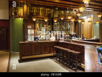 Le bar à l'intérieur de Kino et le café Lucerna dans Palac Passage Lucerna, dans le centre de Prague, République Tchèque, Europe Banque D'Images