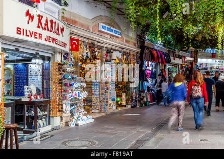 Boutiques dans la vieille ville de Bodrum, Bodrum, Province de Mugla, Turquie Banque D'Images