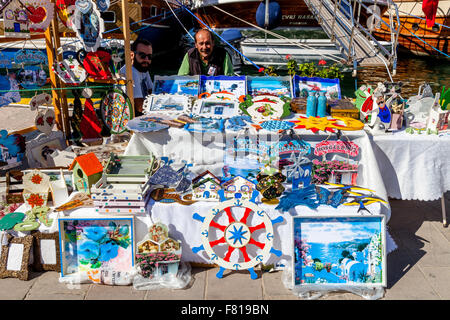 Marché de rue colorés à la Marina, Bodrum, Province de Mugla, Turquie Banque D'Images