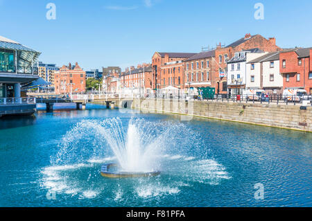 Hull UK - extérieur du centre commercial Prince's Quay construit au-dessus du quai de Prince Kingston upon Hull Yorkshire Angleterre GB Europe Banque D'Images