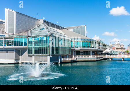 L'extérieur de Prince's Quay shopping centre construit sur Prince's dock Kingston Upon Hull Yorkshire Angleterre UK GB EU Europe Banque D'Images