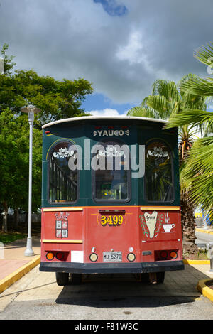 Chariot au centre plaza de la ville de Yauco, Puerto Rico. USA territoire. L'île des Caraïbes. Banque D'Images