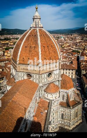 Cathédrale de Santa Maria del Fiore situé dans la Piazza del Duomo à Florence, Italie. L'église de style gothique a été conçu par Arnolfo di Cambio en 1296. Banque D'Images