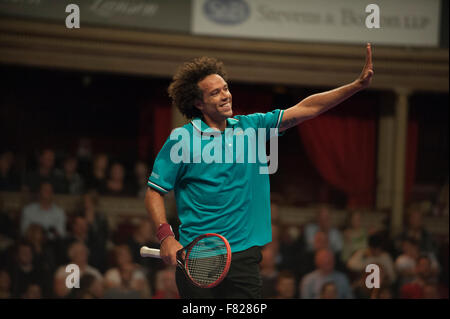 Royal Albert Hall, Londres, Royaume-Uni. 4 Décembre, 2015. Jour 3 de champions de tennis, soirée des célibataires match entre James Blake et Younes El Aynaoui, avec Blake le gagnant. Credit : sportsimages/Alamy Live News Banque D'Images
