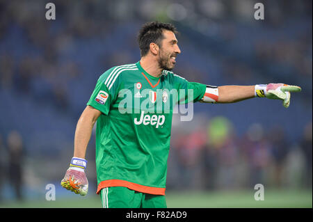 Rome, Italie. 06Th Nov, 2015. Gianluigi Buffon au cours de la Serie A italienne football match S.S. Lazio vs C.F. La Juventus au Stade olympique de Rome, le 04 December, 2015. Credit : Silvia Lore'/Alamy Live News Banque D'Images