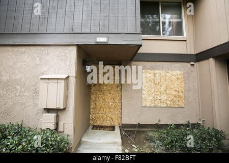 San Bernardino, Californie, USA. 9Th Jul 2015. La maison de San Bernardino suspects tir Syed Rizwan Farook et Tashfeen Malik. Le propriétaire de la maison de la Redlands loués par le couple suspecté dans le San Bernardino de prise de masse a invité les membres des médias dans la Chambre vendredi. Un homme et une femme lourdement armés ont ouvert le feu mercredi sur une maison de festin à ses collègues de travail, tuant plusieurs personnes et blessant sérieusement d'autres dans une attaque de précision, les autorités dit. Quelques heures plus tard, ils sont morts dans une fusillade avec la police. Ringo : crédit Chiu/ZUMA/Alamy Fil Live News Banque D'Images