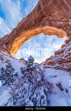 Coucher de soleil à la fenêtre de neige du Nord, Arches National Park, Utah Section Windows Banque D'Images