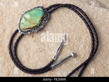 Le sud-ouest d'argent turquoise vert bolo tie. Banque D'Images