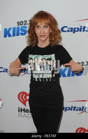 Kathy Griffin présente à la radio KIIS FM Jingle Ball 2015 iHeartRadio, Staples Center, Los Angeles, CA, le 4 décembre 2015. Photo par : Sara Cozolino/Everett Collection Banque D'Images