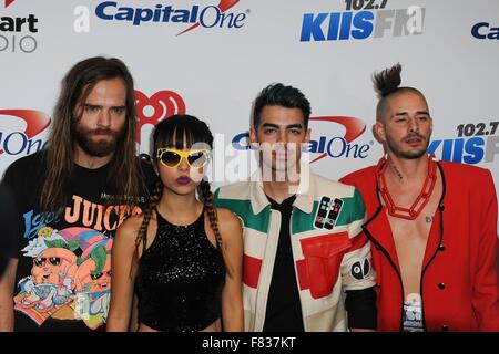 Jack Lawless, JinJoo Lee, Joe Jonas, Cole Whittle, DNCE présents à la radio KIIS FM Jingle Ball 2015 iHeartRadio, Staples Center, Los Angeles, CA, le 4 décembre 2015. Photo par : Sara Cozolino/Everett Collection Banque D'Images