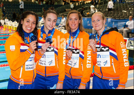 Netanya, Israël. 08Th Nov, 2015. NEDERLANDsilver femmes médaille d'équipe 4x50m nage libre Netanya, Israel, LEN Institut Wingate Court Européenne Championnat de natation Cours 2 - 6 décembre, 2015 Netanya 04-12-2015 Giorgio Perottino Photo/ © Insidefoto/Alamy Live News Crédit : Insidefoto/Alamy Live News Banque D'Images