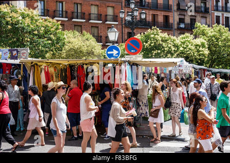 Madrid Espagne,Hispanic Centro,Barrio de la Latina,el Rastro marché aux puces,Plaza de Cascorro,Ribera de Curtidores,shopping shopping shopping shopping shopping boutiques mar Banque D'Images