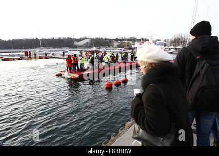 Gdynia, Pologne 5th, 2015 Décembre 3e championnats de natation d'hiver Gdynia en 2015. Près de 100 nageurs extrême de partout dans le monde s'affronter sur des distances 25 et 50 mètres dans les eaux de la mer Baltique à Gdynia Marina Credit : Michal Fludra/Alamy Live News Banque D'Images