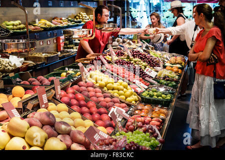 Madrid Espagne,Hispanic Salamanca,Calle de Goya,Platea Madrid,produits,fruits,vente de vitrine,magasin,stalle,stands,stand,stands,stands,stands,vendeurs,vendeurs,boutique Banque D'Images