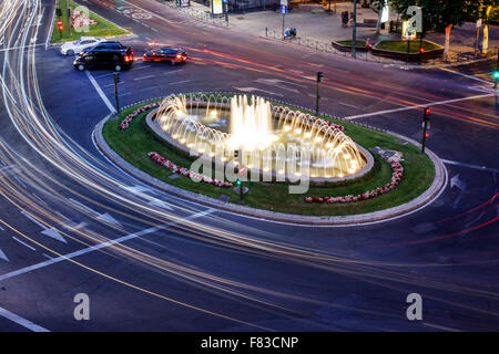 Madrid Espagne, Chamberi hispanique, Plaza Alonzo Martinez, crépuscule, soirée de nuit, circulation, fontaine éclairée, Spain15705132 Banque D'Images