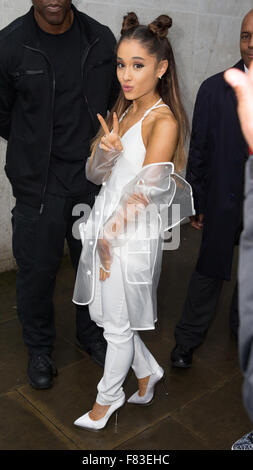 Ariana Grande arrivant à la BBC Radio 1 studios comprend : Ariana Grande Où : London, Royaume-Uni Quand : 04 Nov 2015 Banque D'Images