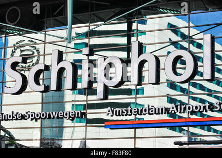 Le plus grand aéroport de Schiphol aux Pays-Bas à Amsterdam. Banque D'Images