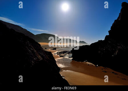 Portugal, Costa Vicentina : vue panoramique de la plage de rochers naturels dans Rogil Banque D'Images