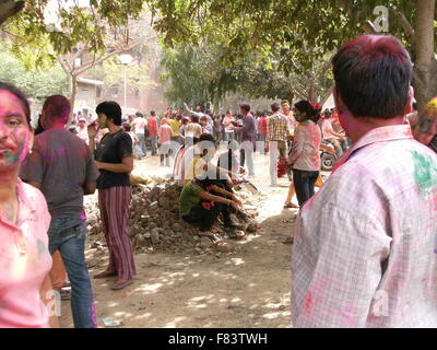 Festival Holi (couleur) célébration de l'université Jawaharlal nehry, New Delhi Inde Banque D'Images