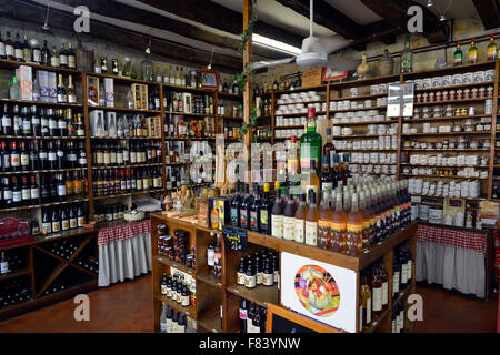 Gourmet alimentaire spécialiste avec l'alimentation locale dans Dromme Perigord noir Dordogne France Europe Banque D'Images