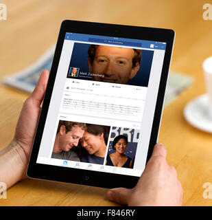 Mark Zuckerberg's home page sur l'application Facebook, vue sur un iPad Air Banque D'Images