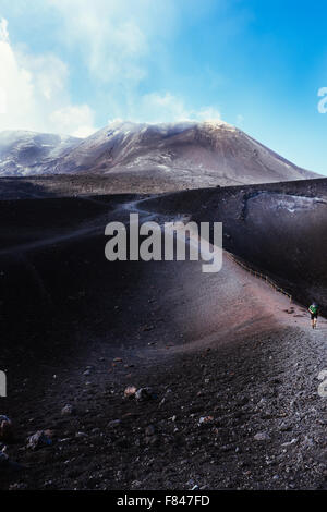 Un sentier de randonnée à 3000m au-dessus de l'Etna Montain Banque D'Images