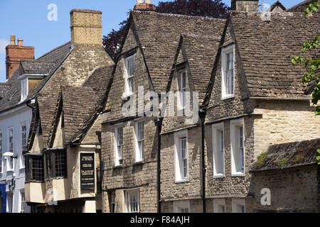 Dans l'architecture typique de Cotswold rues pittoresques de Cirencester, Gloucestershire, Cotswolds, Royaume-Uni Banque D'Images