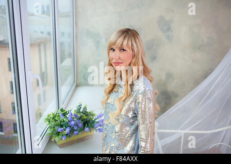 Femme de l'intérieur Banque D'Images